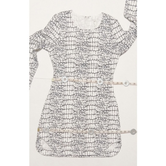 🆕 Textured Bodycon Dress NWT    - Picture 4 of 5